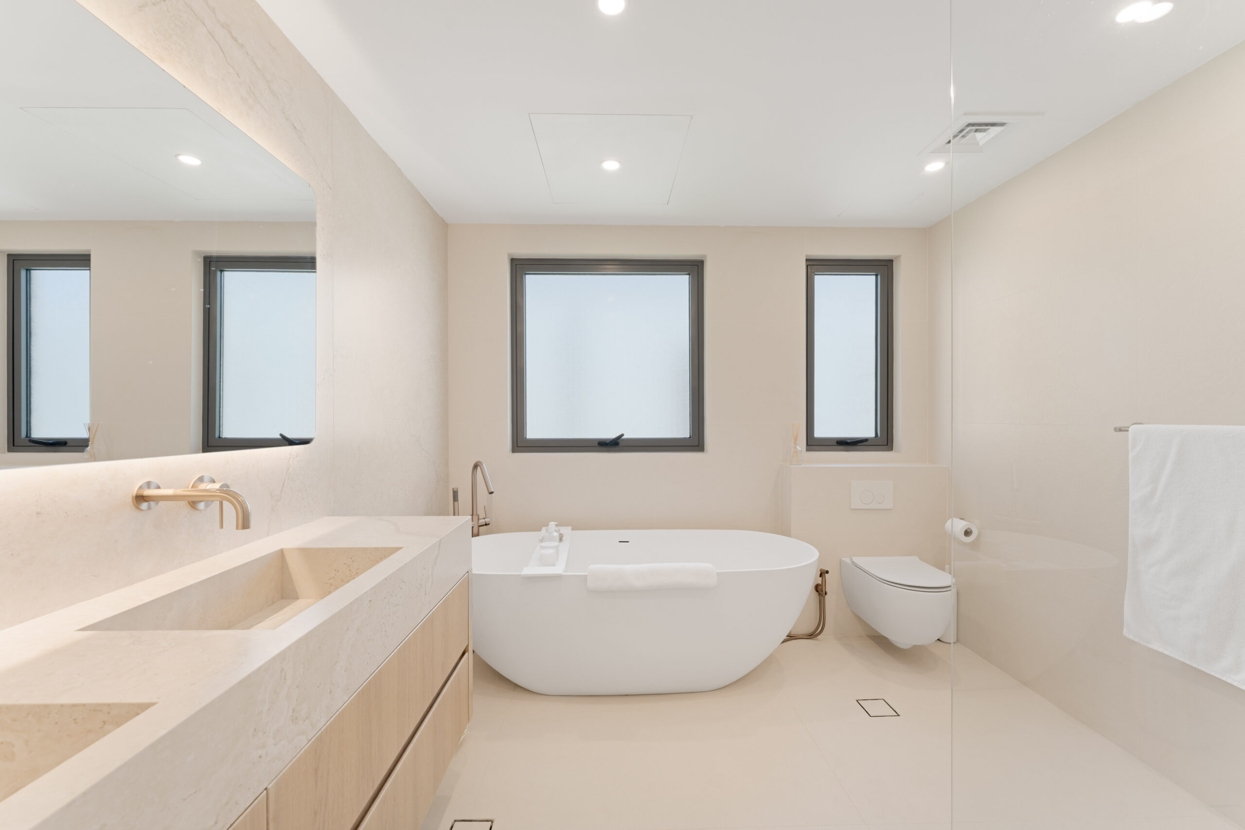 Modern Residence | Bespoke Interiors | Lush Garden Slide Image