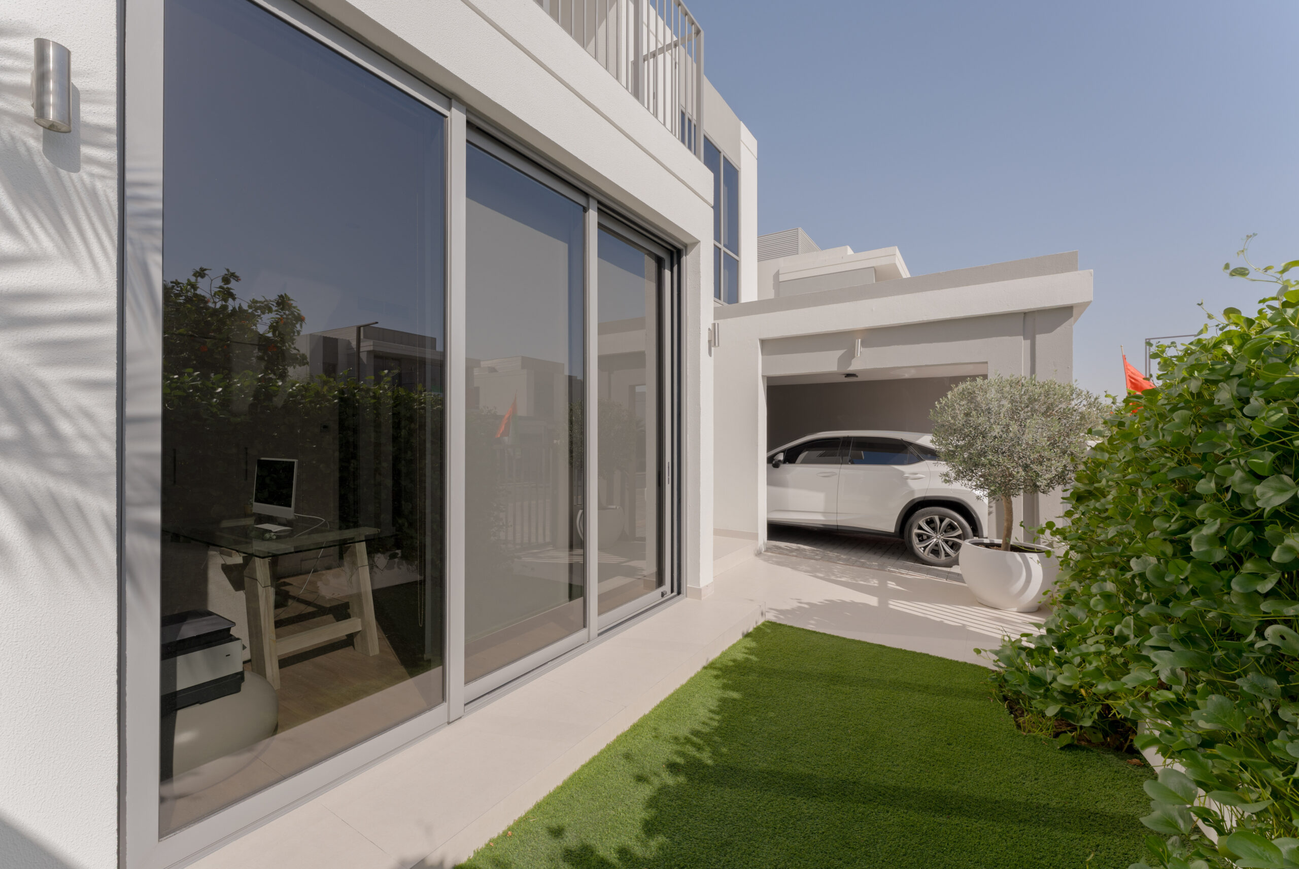 Modern Residence | Bespoke Interiors | Lush Garden Slide Image