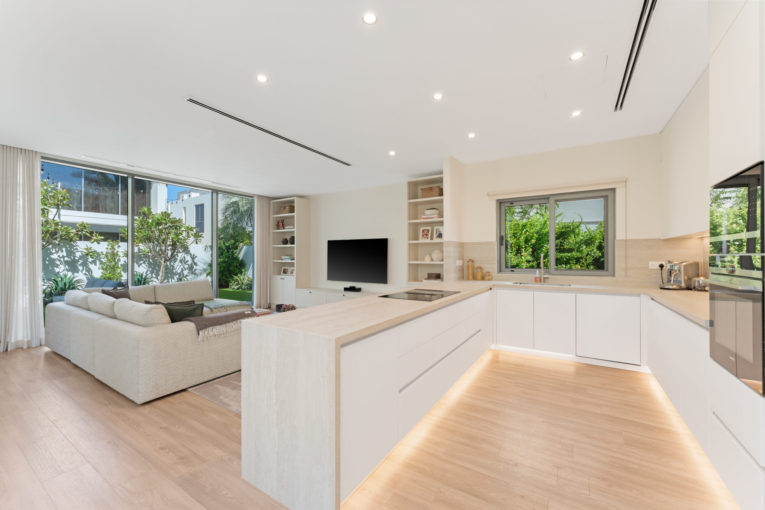 Modern Residence | Bespoke Interiors | Lush Garden Slide Image